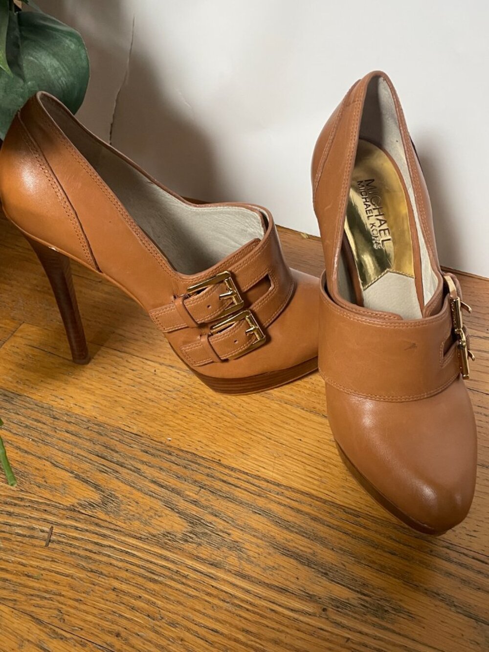 Michael Kors "Becca" pumps in camel or tan. Size 7.5 - Picture 9 of 9
